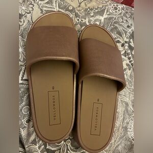 Yellow Box Brown sandals‎